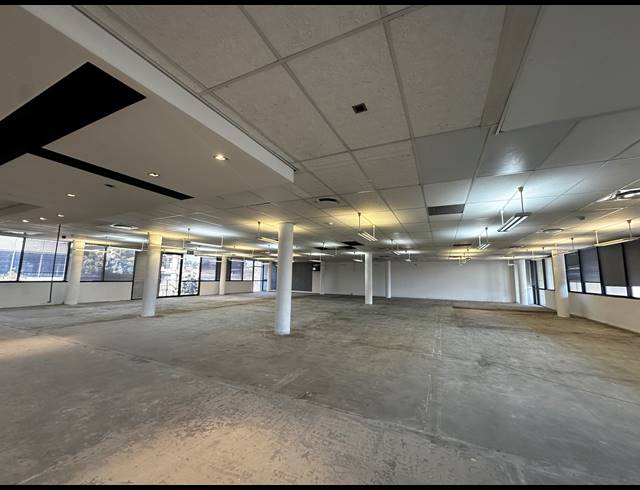 1,700M² OFFICE TO LET IN WOODMEAD
